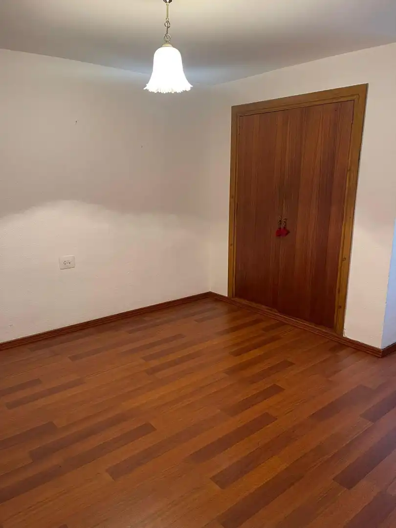 Dormitori de Pis de lloguer en Granada amb Aire condicionat, Calefacció i Terrassa