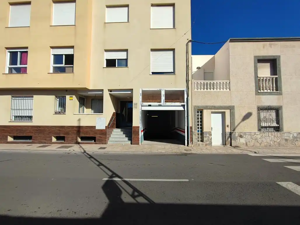 Moto amb ascensor en venda a Calle los Motores