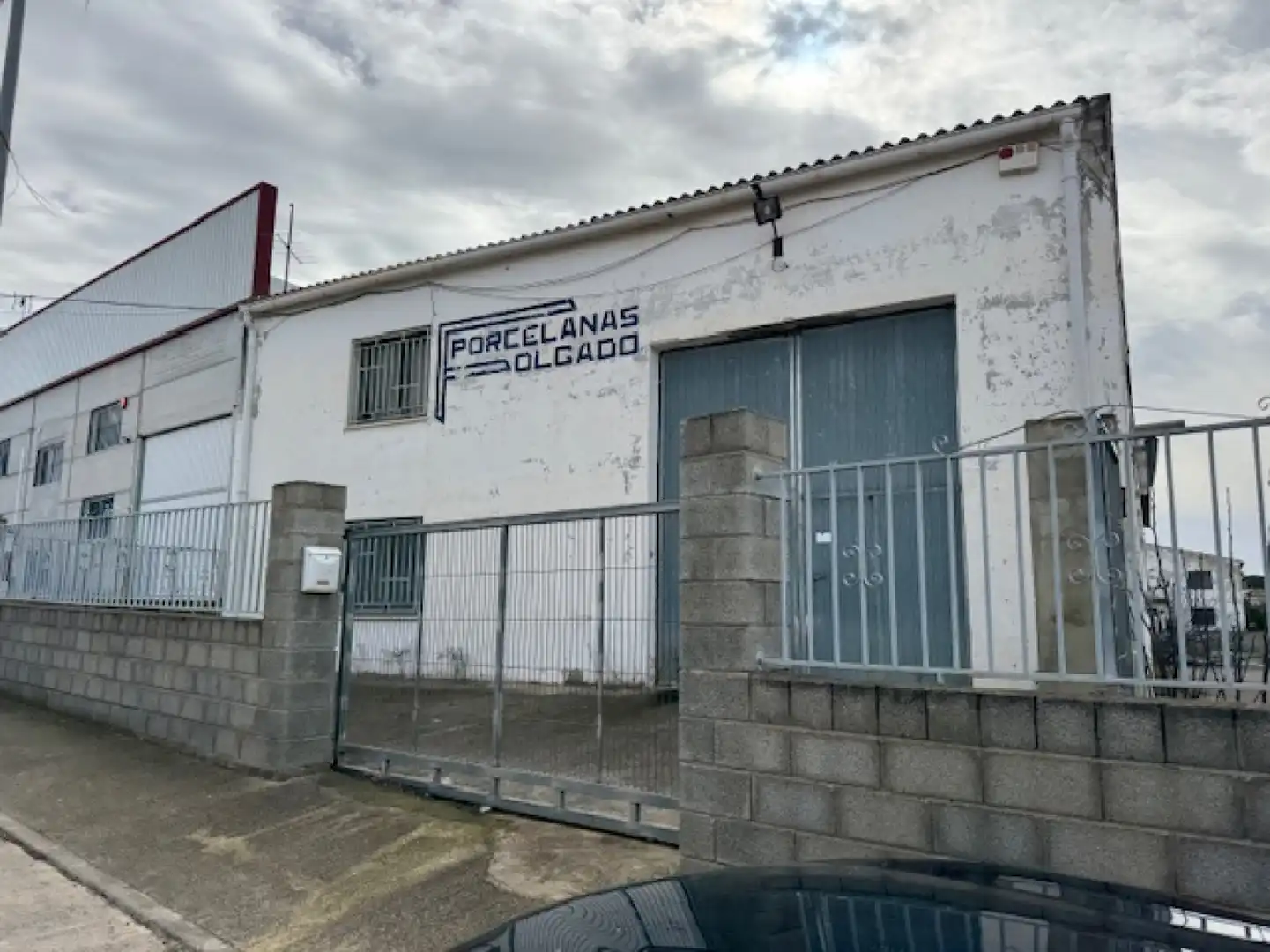 Exterior view of Industrial buildings for sale in Vilamarxant