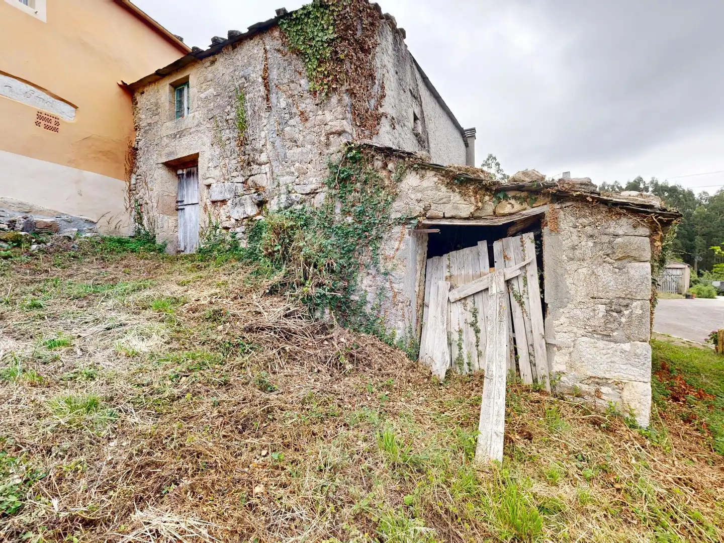 Houses for sale in O Valadouro    with Storage room