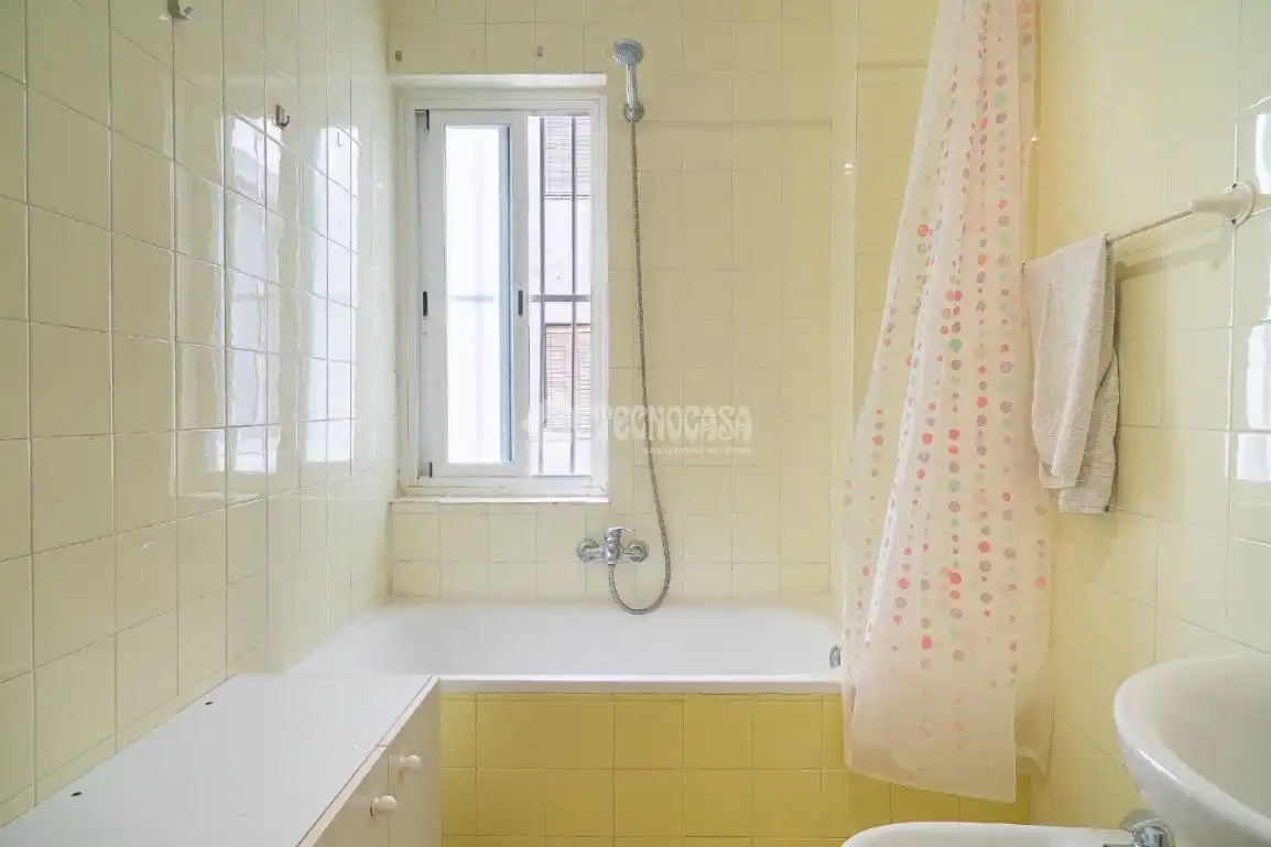Baño de Piso en venta en Úbeda con Aire acondicionado y Balcón