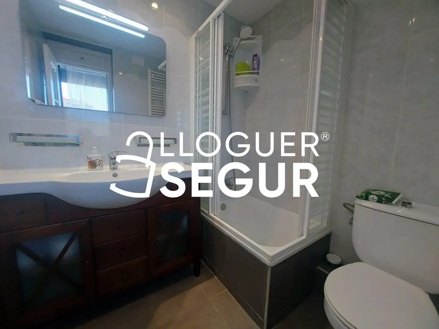 Bathroom of Flat for rent in Barcelona  with Air Conditioner, Heating and Furnished
