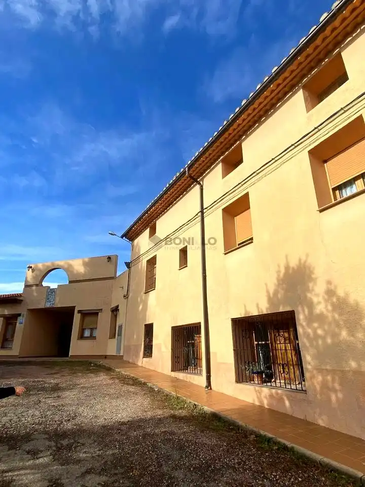 Vista exterior de Edifici en venda en Albentosa