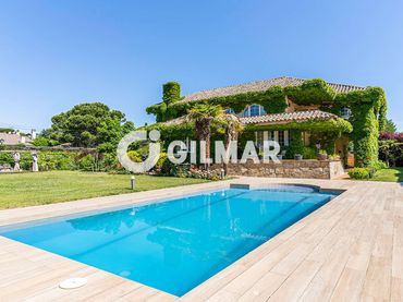 Xalet amb piscina en venda a Villafranca del Castillo