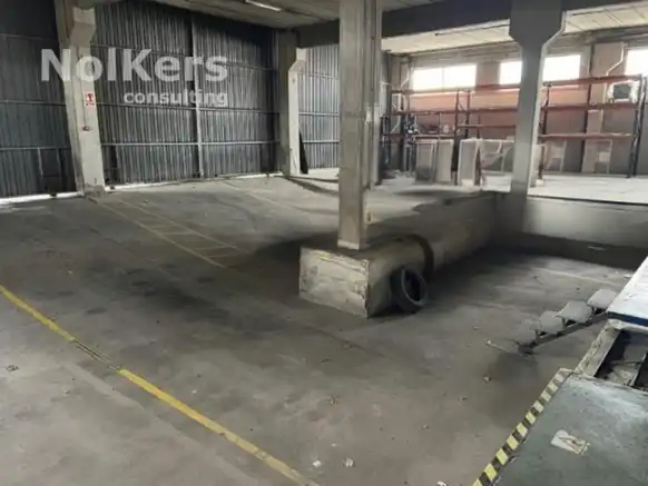 Industrial building with lift to rent in Almeda - El Corte Inglés, imagen 8