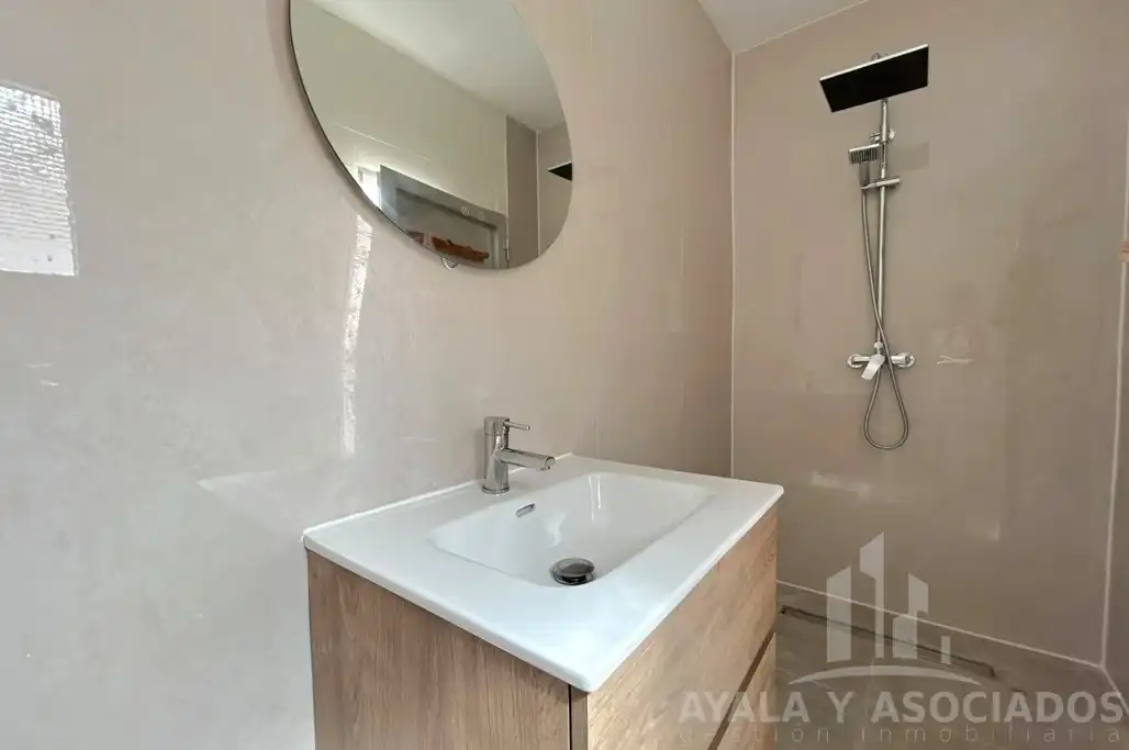 Badezimmer von Einfamilien-Reihenhaus zum Verkauf in Cartagena mit Klimaanlage, Heizung und Privatgarten