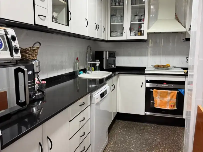 Cuina de Pis en venda en Badalona amb Aire condicionat, Terrassa i Balcó