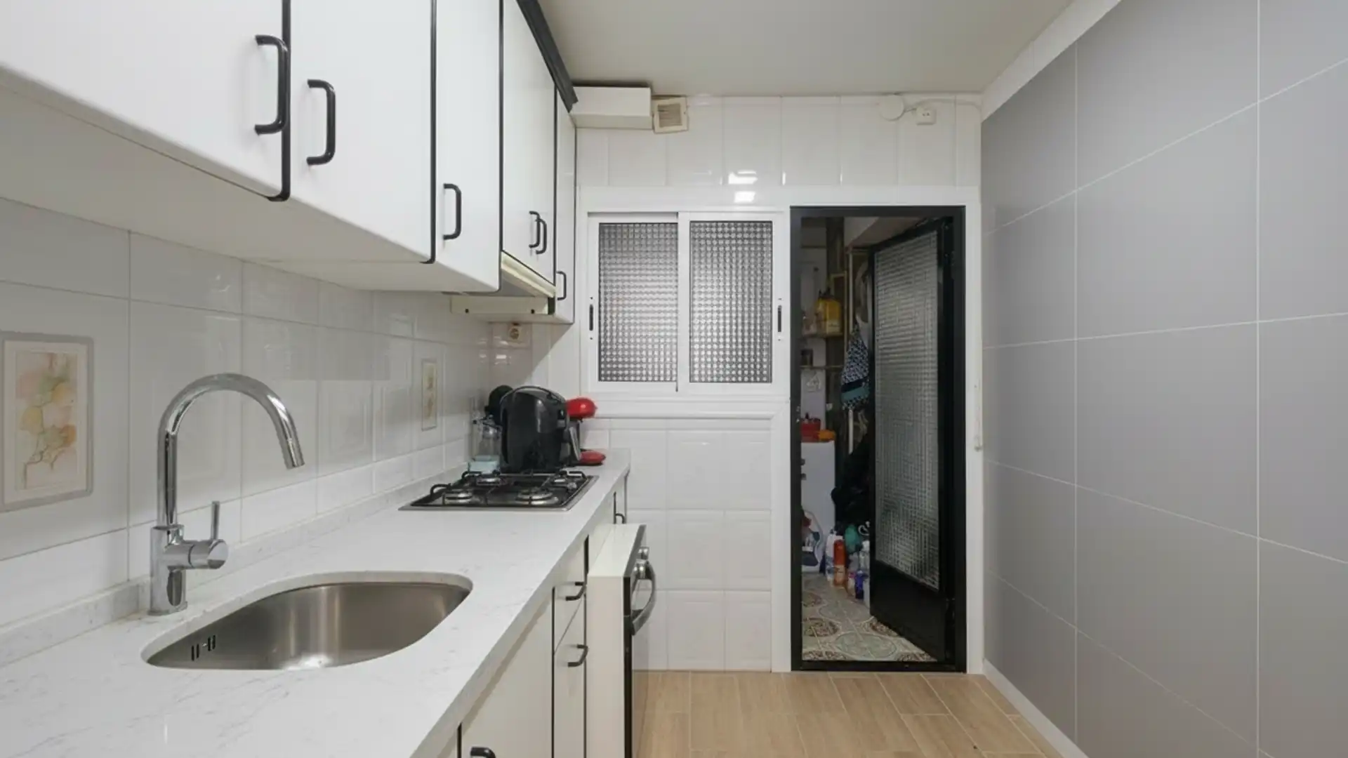 Cocina de Piso en venta en L'Hospitalet de Llobregat con Balcón