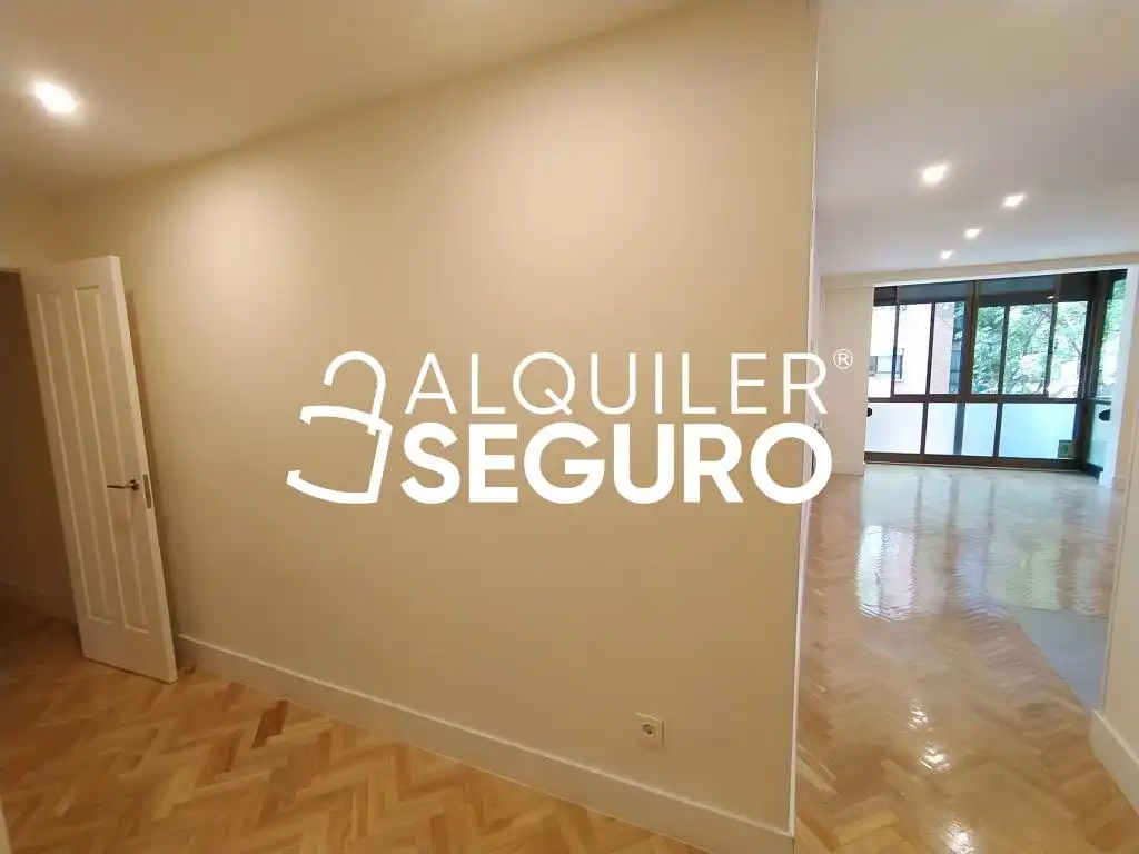 Flat for rent in Madrid  with Heating