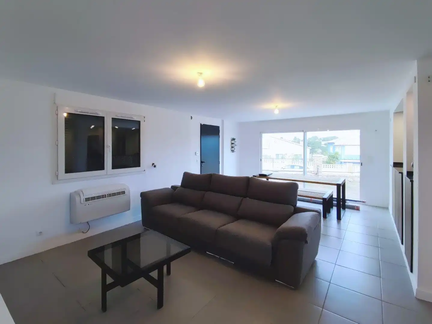 Sala d'estar de Casa o xalet en venda en Turís amb Calefacció, Terrassa i Piscina