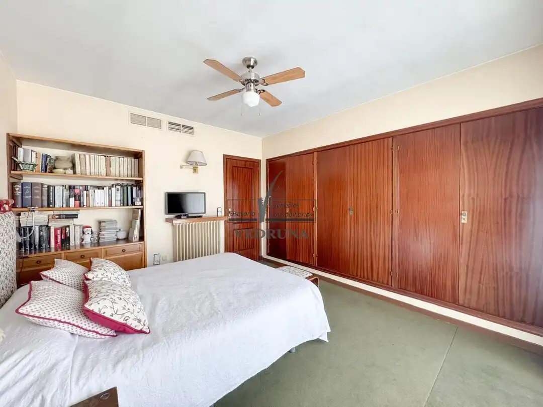 Habitación de Casa adosada en venta en Zaragoza con Aire acondicionado, Calefacción y Jardín privado