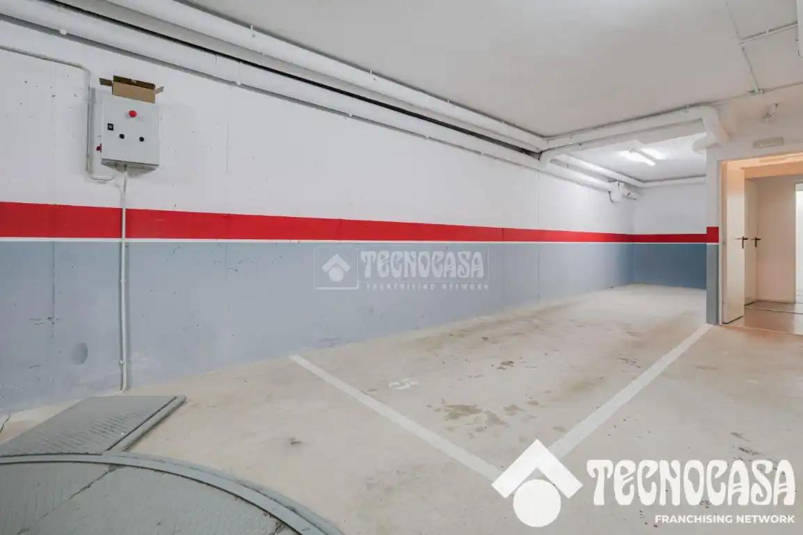 Parking de Piso en venta en Barcelona con Aire acondicionado, Calefacción y Terraza