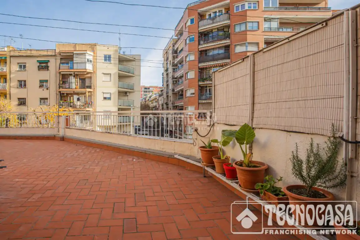 Terraza de Casa adosada en venta en Santa Coloma de Gramenet con Aire acondicionado, Calefacción y Parquet