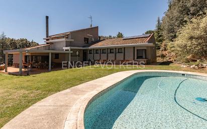 Vista exterior de Casa o xalet en venda en Matadepera amb Aire condicionat, Calefacció i Jardí privat