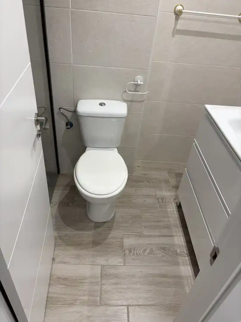 Bany de Pis en venda en Torrelavega  amb Balcó