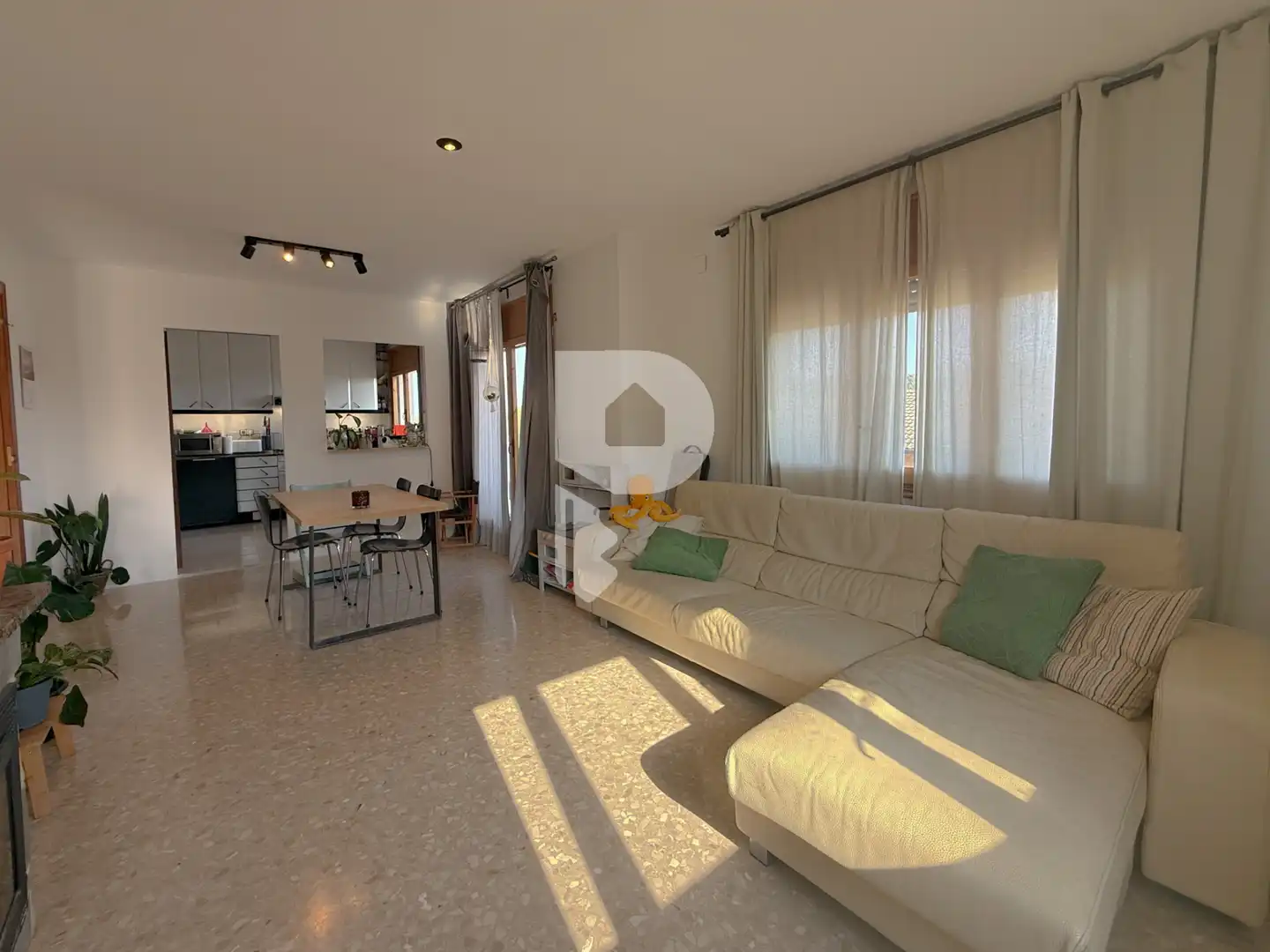 Sala d'estar de Casa o xalet en venda en Vallirana amb Aire condicionat, Calefacció i Jardí privat