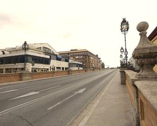 Vista exterior de Pis de lloguer en  Sevilla Capital amb Terrassa, Moblat i Forn