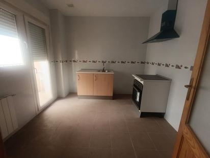 Kitchen of Flat for sale in Socuéllamos  with Balcony