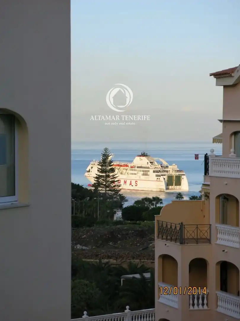 Apartamento de alquiler en Arona con Terraza, Piscina y Amueblado