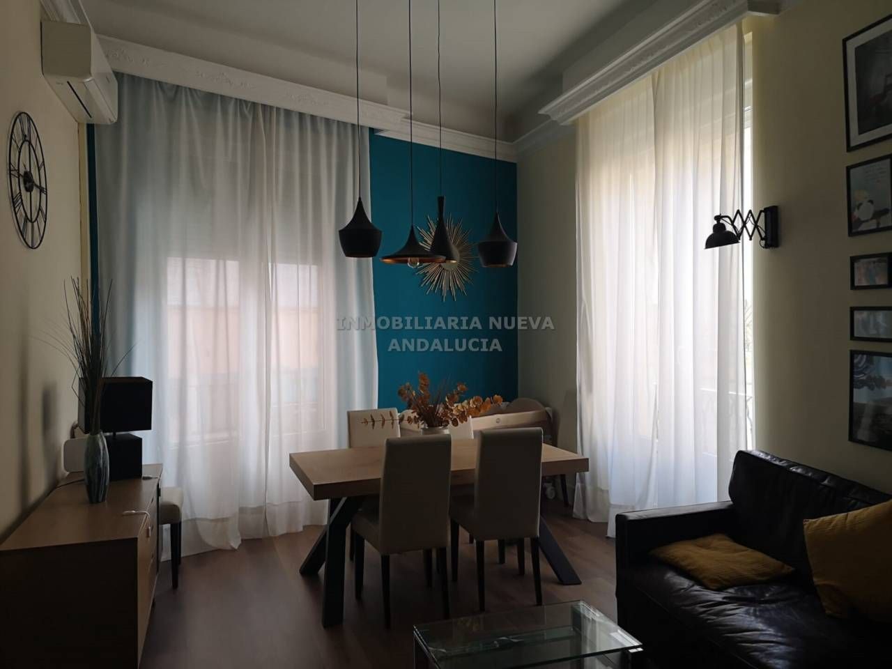 Menjador de Pis de lloguer en  Almería Capital amb Aire condicionat, Moblat i Balcó