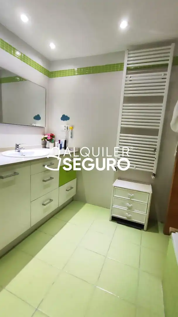 Bathroom of Flat for rent in Valencia  with Air Conditioner, Heating and Terrace