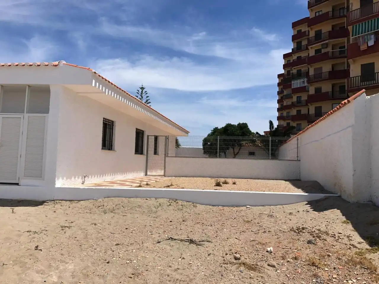 Vista exterior de Casa o xalet en venda en Cartagena amb Jardí privat, Terrassa i Moblat