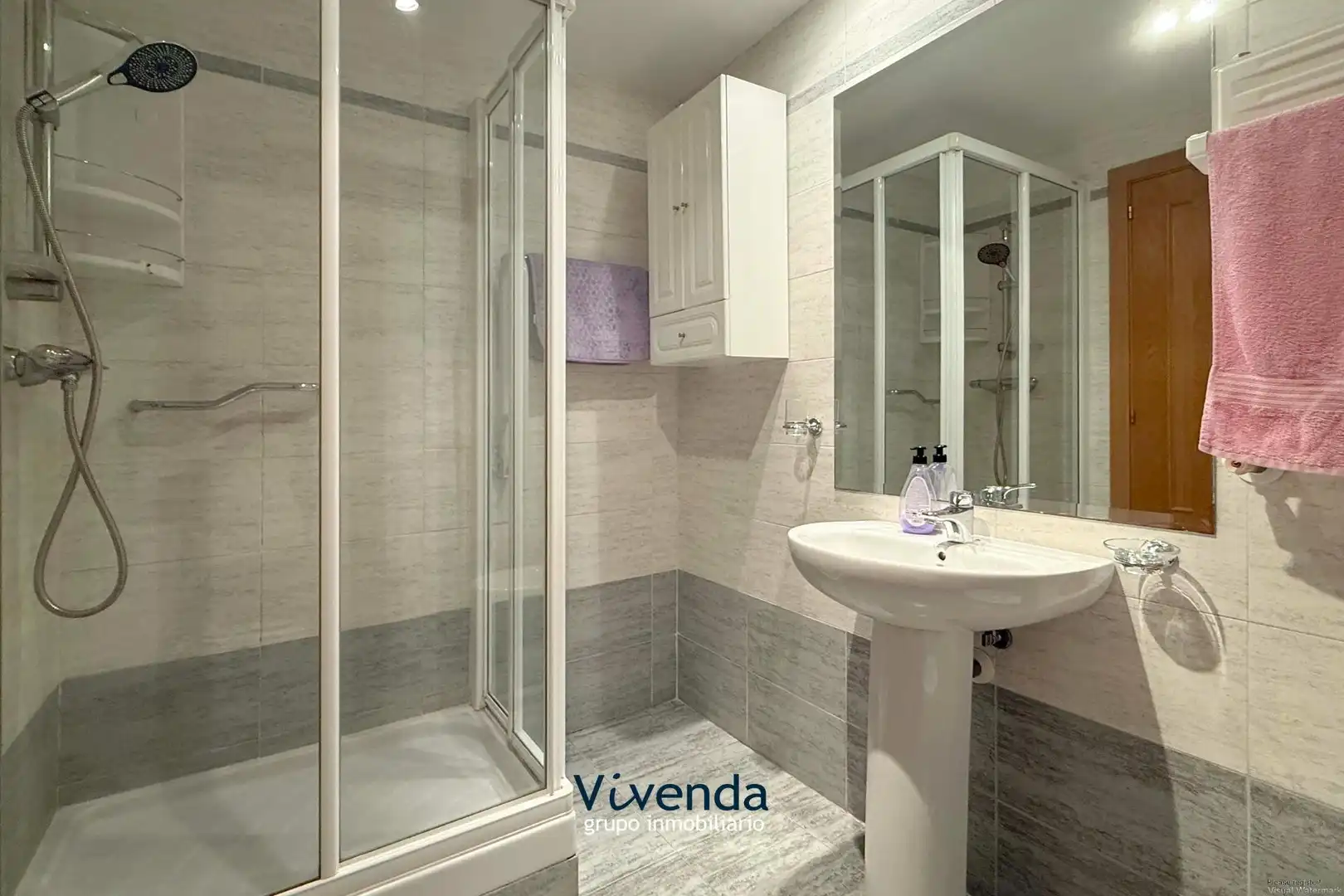 Bathroom of Flat for sale in Madrid  with Air Conditioner, Heating and Storage room
