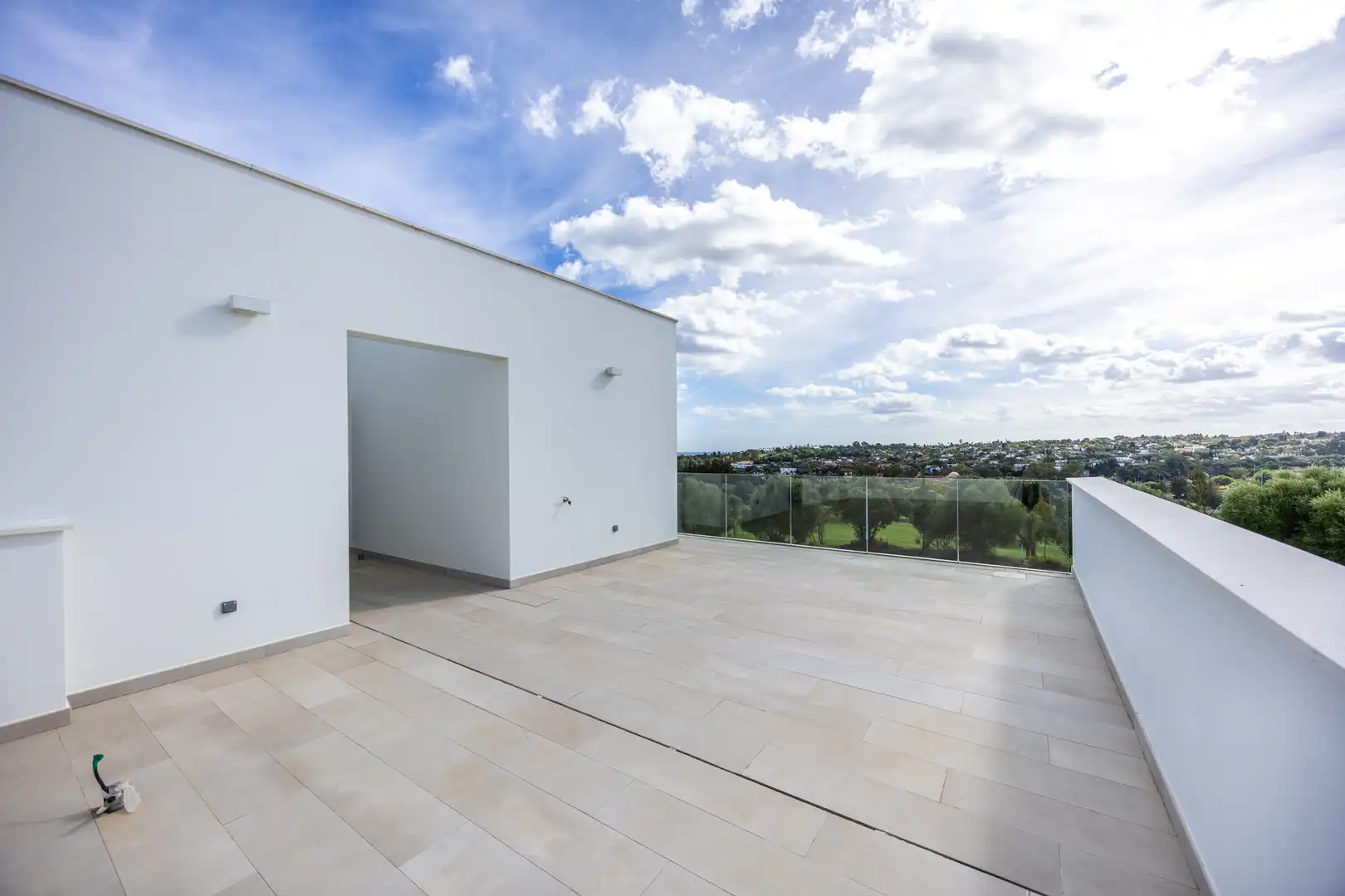 Terrassa de Casa adosada en venda en Sotogrande amb Aire condicionat, Calefacció i Jardí privat