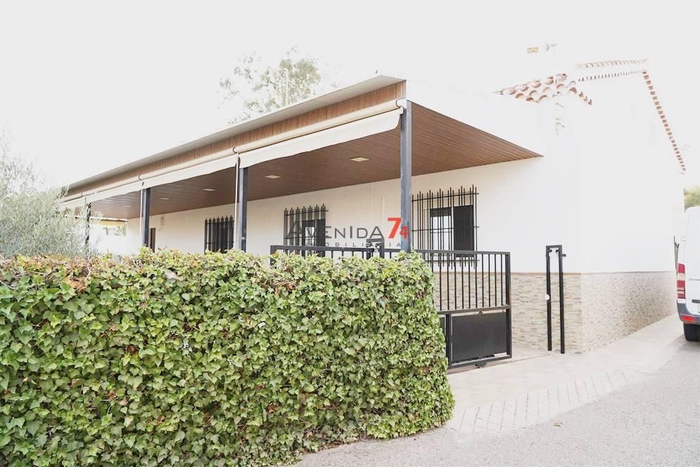 Vista exterior de Casa o xalet en venda en Lorca amb Aire condicionat, Jardí privat i Terrassa