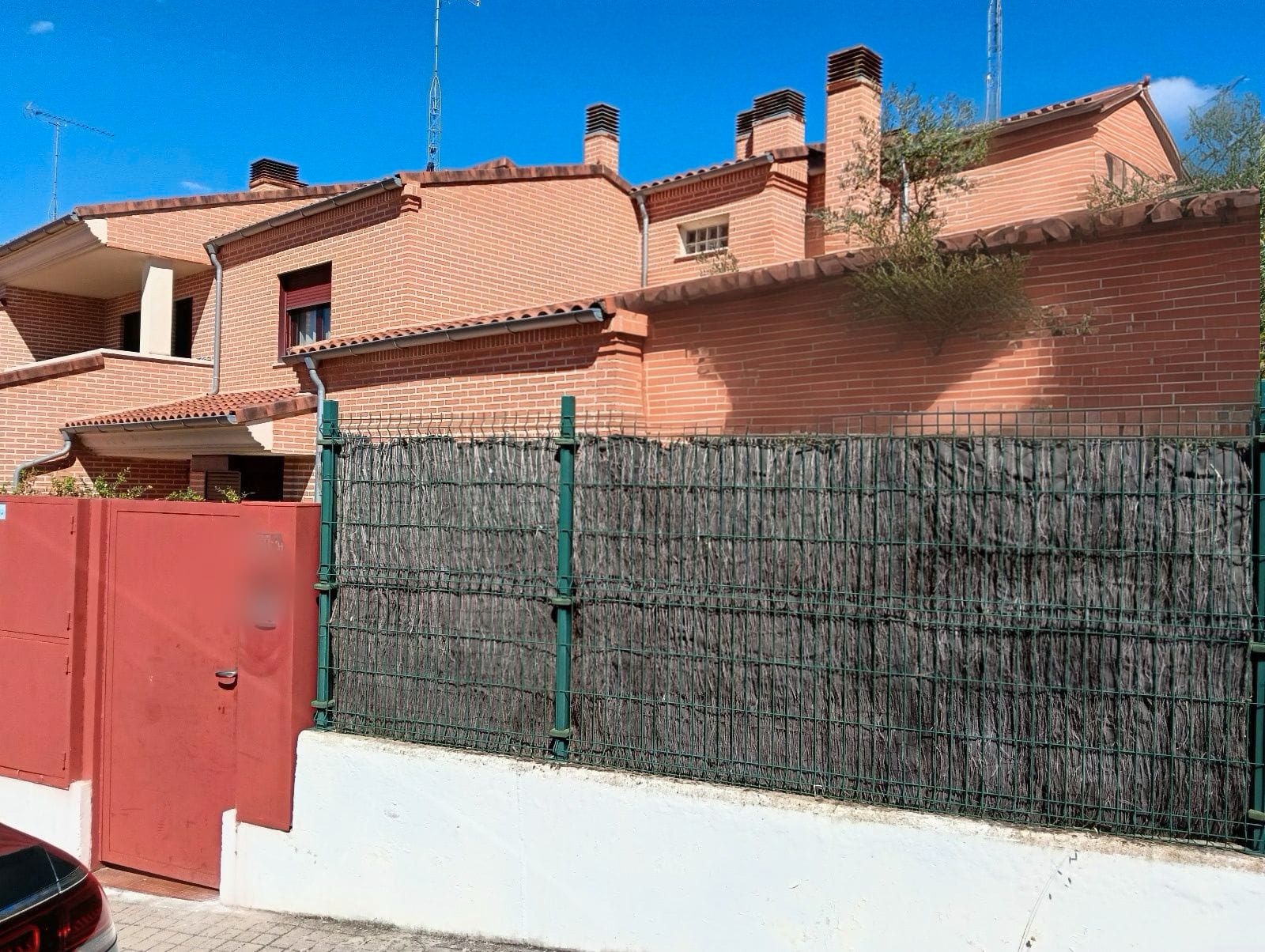 Vista exterior de Casa o xalet en venda en Tordesillas amb Calefacció, Jardí privat i Terrassa