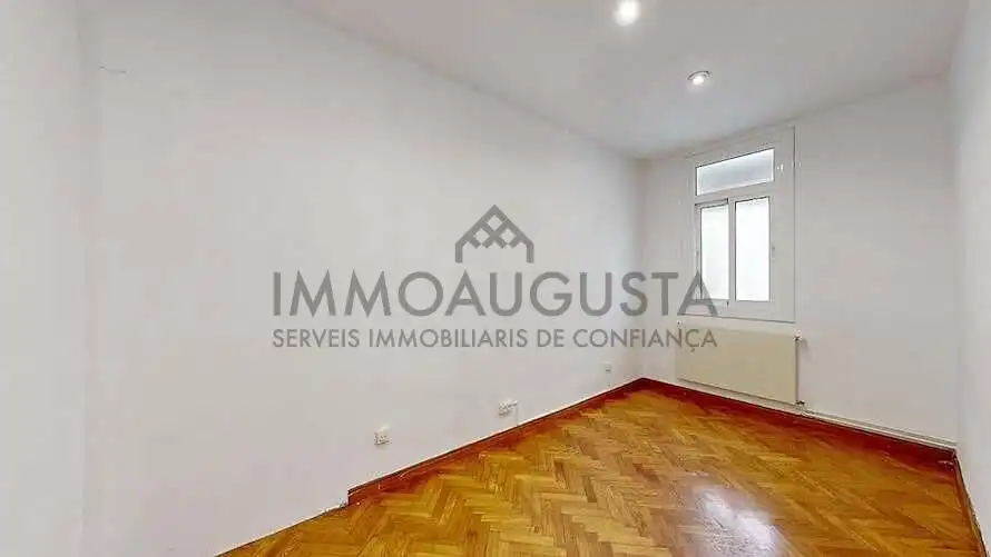 Dormitori de Pis en venda en Barcelona amb Parquet i Terrassa