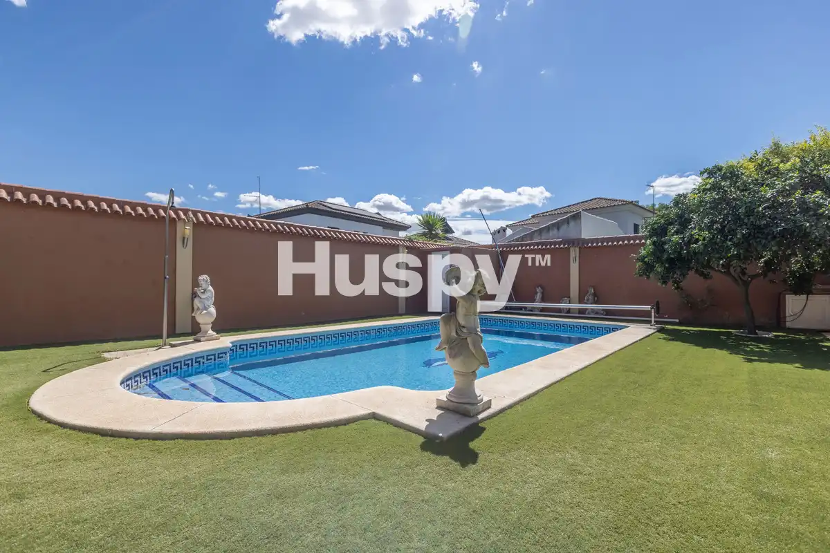 Chalet con balcón en venta en Calle Torre del Oro, imagen 3