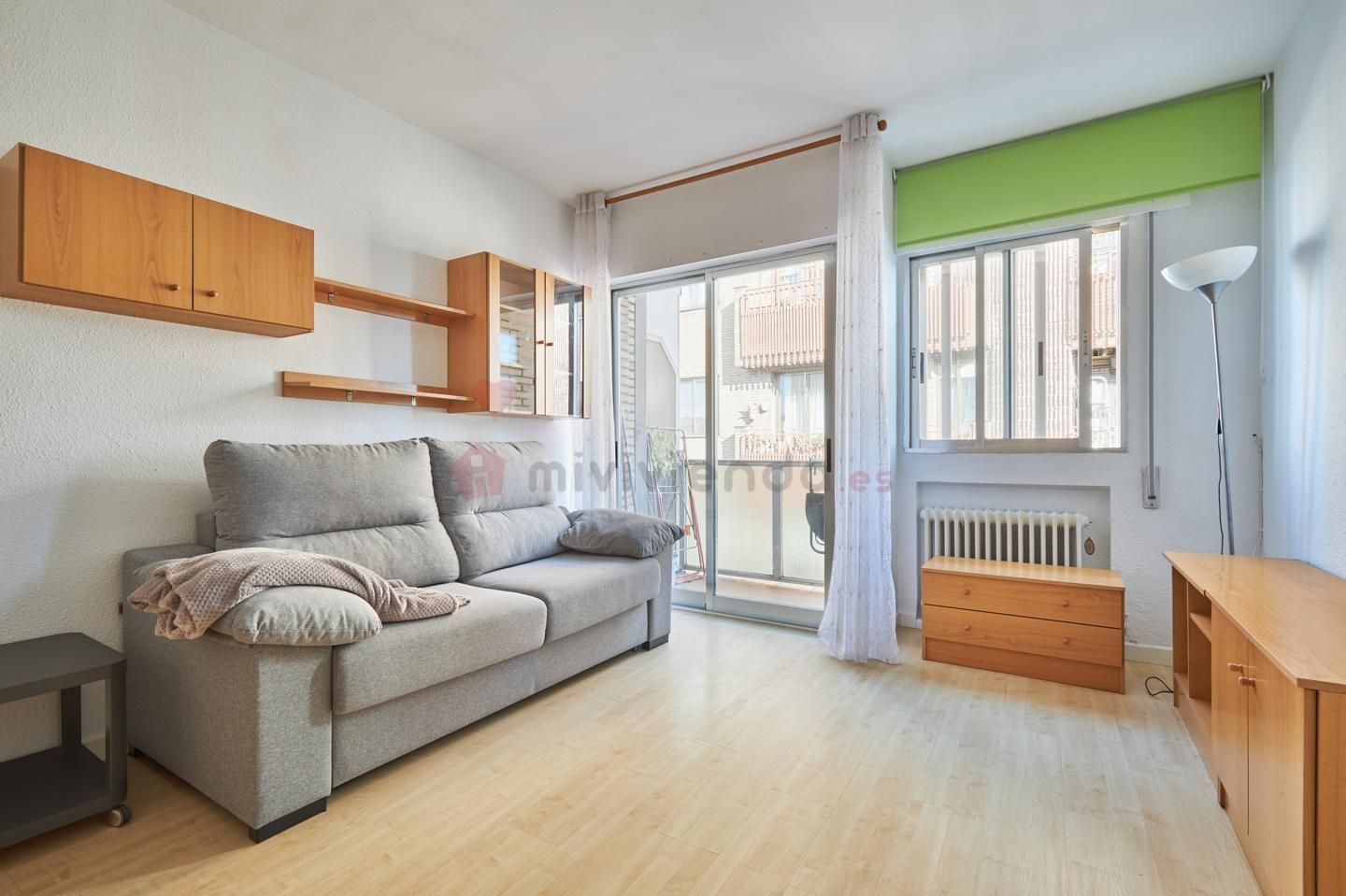 Sala d'estar de Apartament de lloguer en  Madrid Capital amb Calefacció, Terrassa i Moblat
