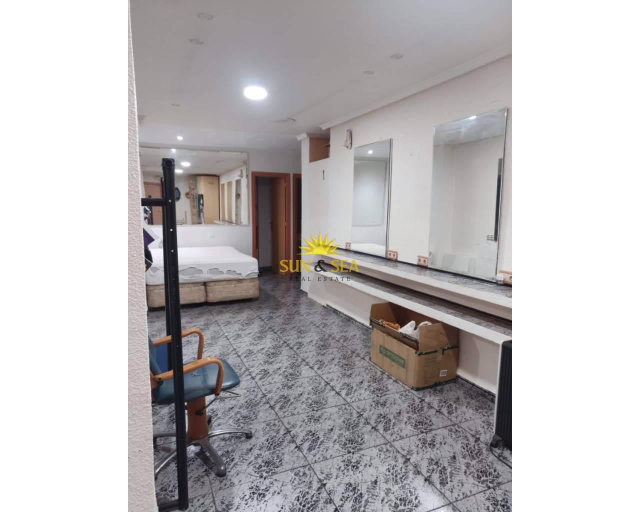 Study to rent in Elche / Elx  with Heating