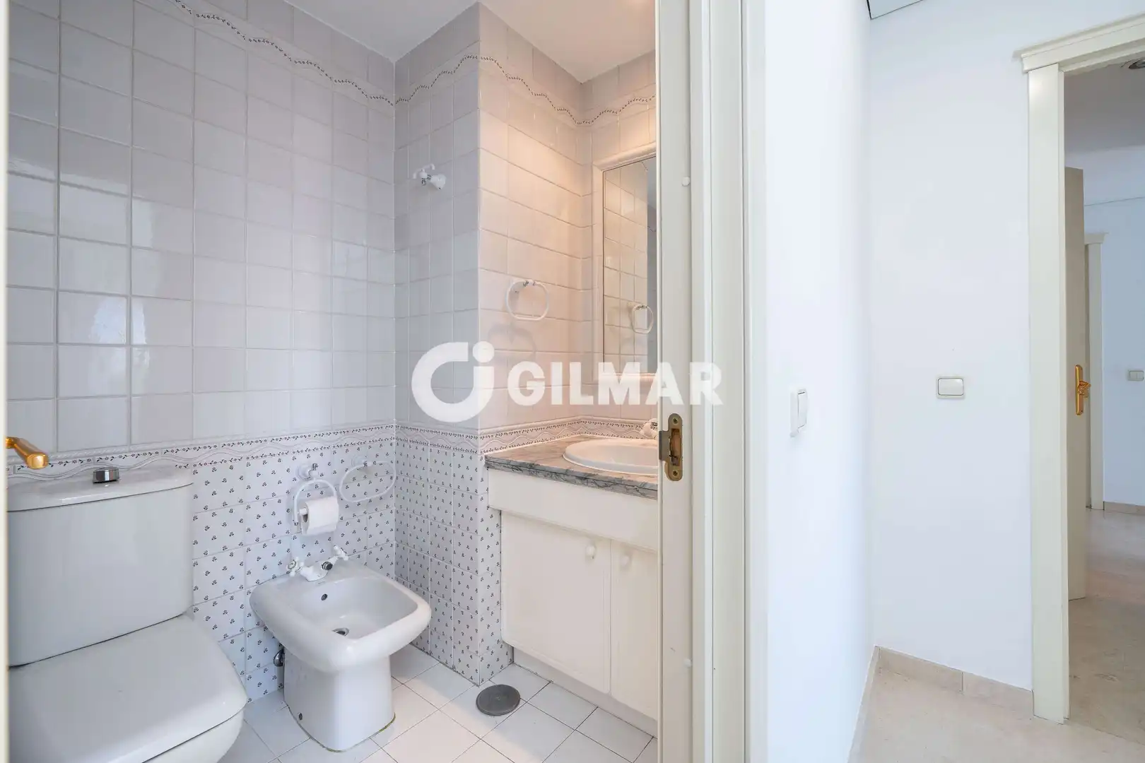 Bathroom of Flat for sale in Madrid  with Heating, Private garden and Storage room