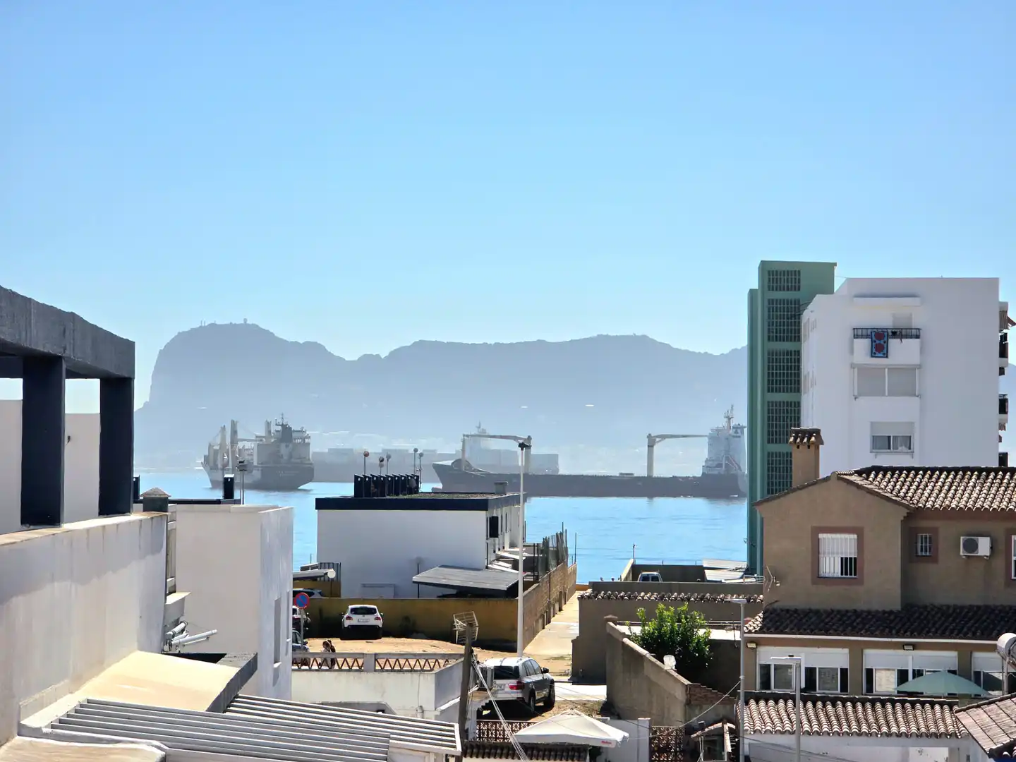 Vista exterior de Dúplex en venda en Algeciras amb Terrassa, Traster i Piscina comunitària