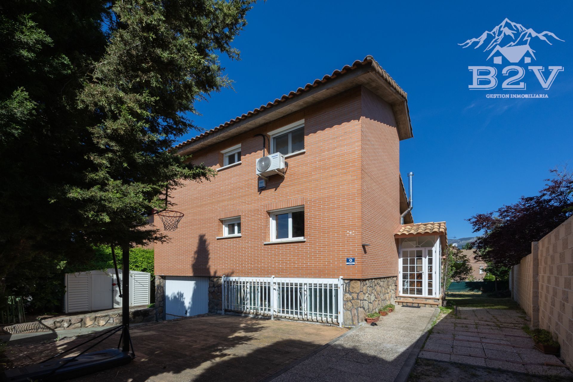Vista exterior de Casa o xalet en venda en Soto del Real amb Calefacció, Jardí privat i Terrassa