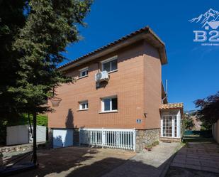Vista exterior de Casa o xalet en venda en Soto del Real amb Calefacció, Jardí privat i Terrassa