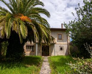 Vista exterior de Casa o xalet en venda en Noja amb Jardí privat, Terrassa i Traster