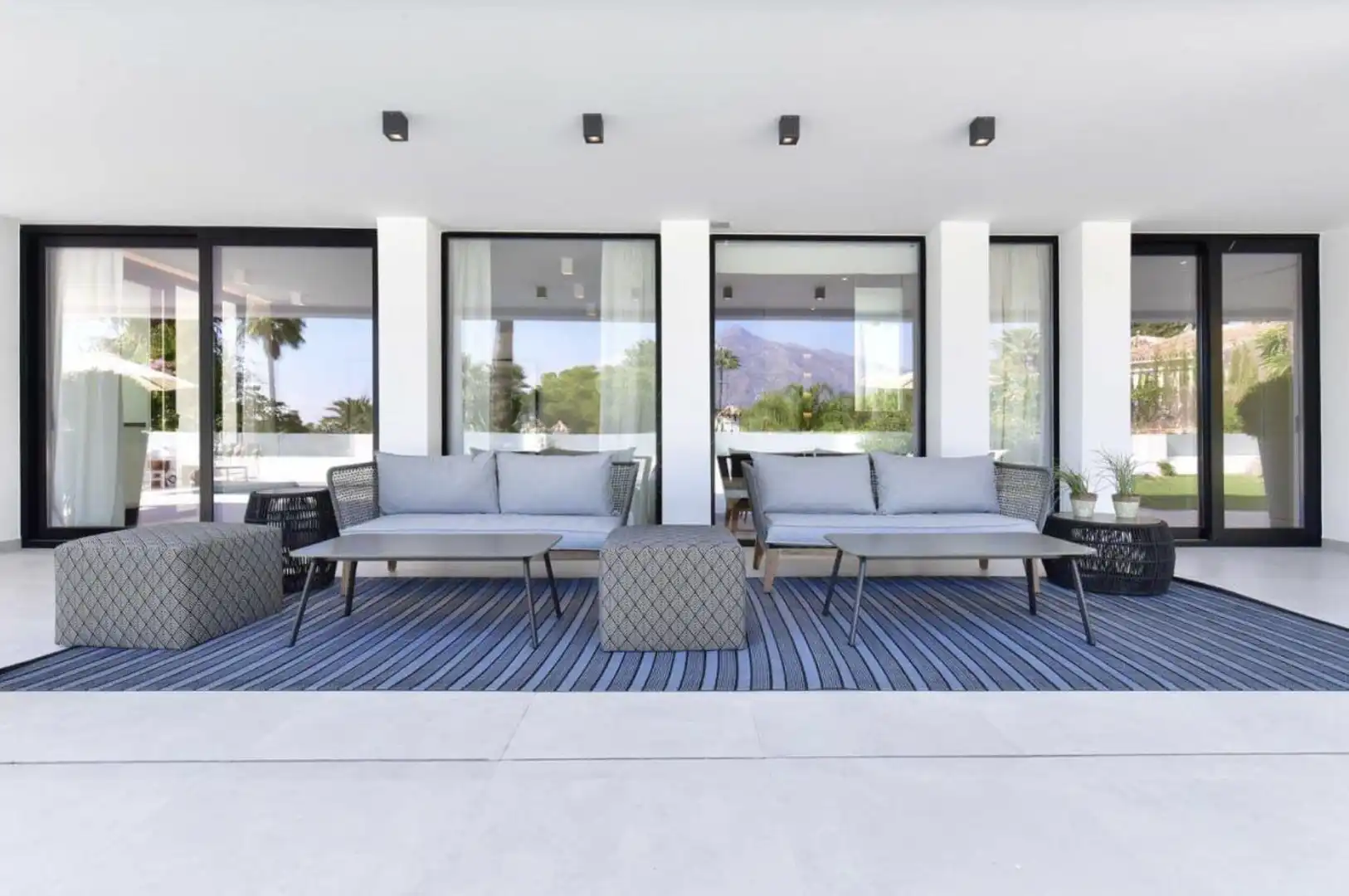 Terrassa de Casa o xalet de lloguer en Marbella amb Aire condicionat, Jardí privat i Piscina