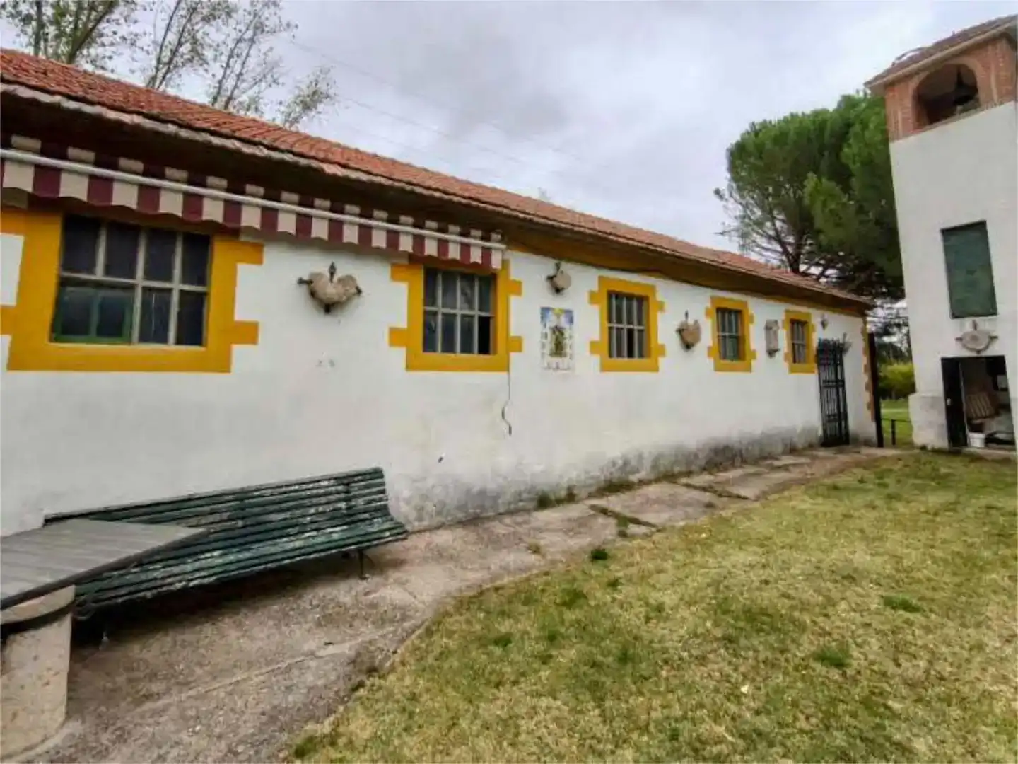 Vista exterior de Finca rústica en venda en Valladolid Capital amb Aire condicionat, Piscina i Balcó