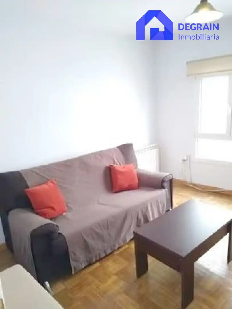Wohnzimmer von Wohnung zur Miete in Oviedo  mit Möbliert