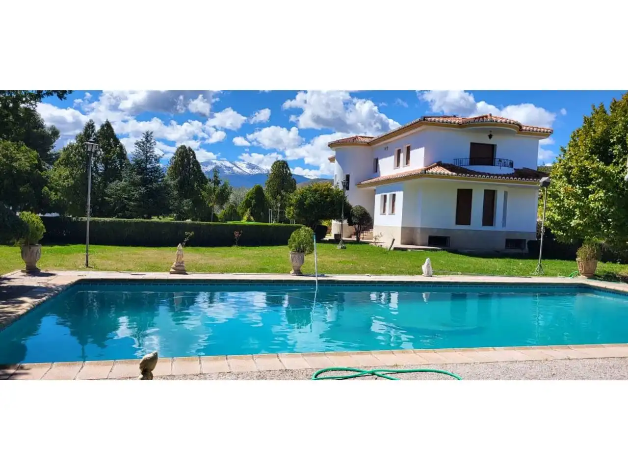 Piscina de Casa o xalet en venda en Baza amb Calefacció, Jardí privat i Terrassa