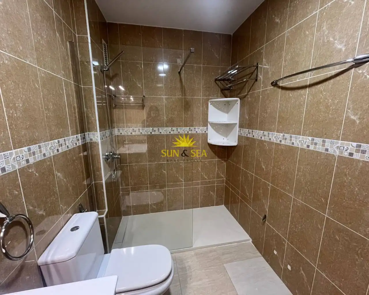 Baño de Apartamento de alquiler en Alcantarilla con Aire acondicionado, Amueblado y Lavadora