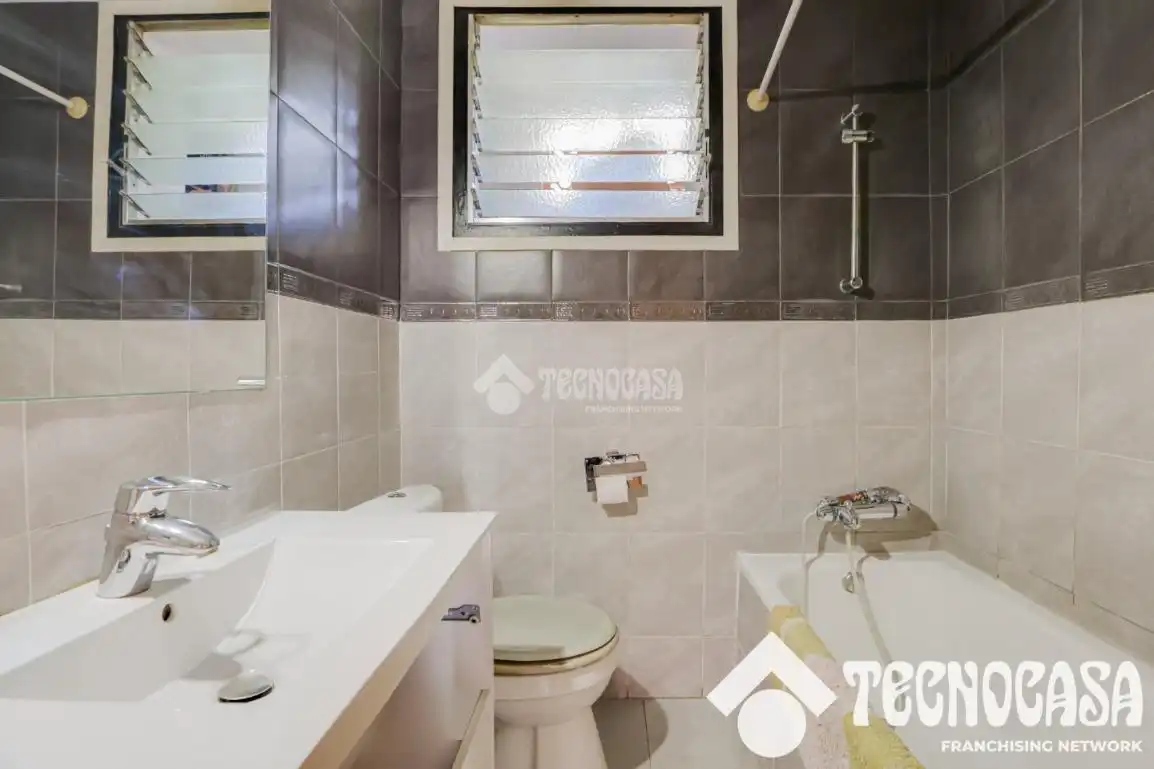 Baño de Piso en venta en Viladecans con Trastero y Balcón