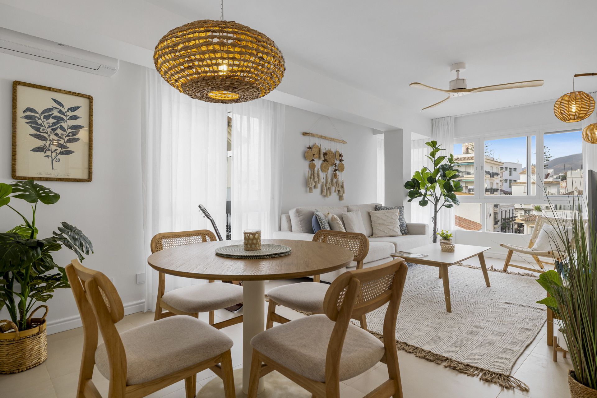 Comedor de Apartamento en venta en Estepona con Aire acondicionado
