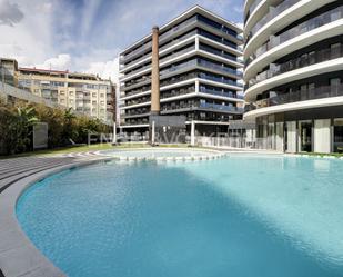 Swimming pool of Apartment to rent in  Barcelona Capital  with Air Conditioner, Heating and Terrace