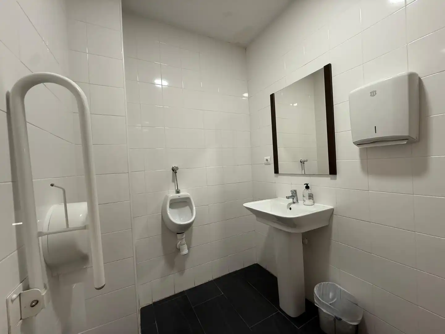 Business premises for transfer in Calle General Pastor 19, imagen 23