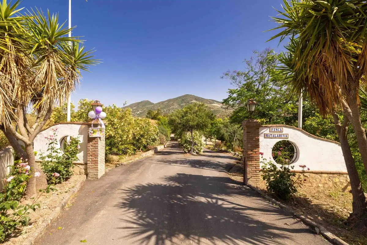 Außenansicht von Country house zum Verkauf in Olvera mit Klimaanlage, Heizung und Privatgarten