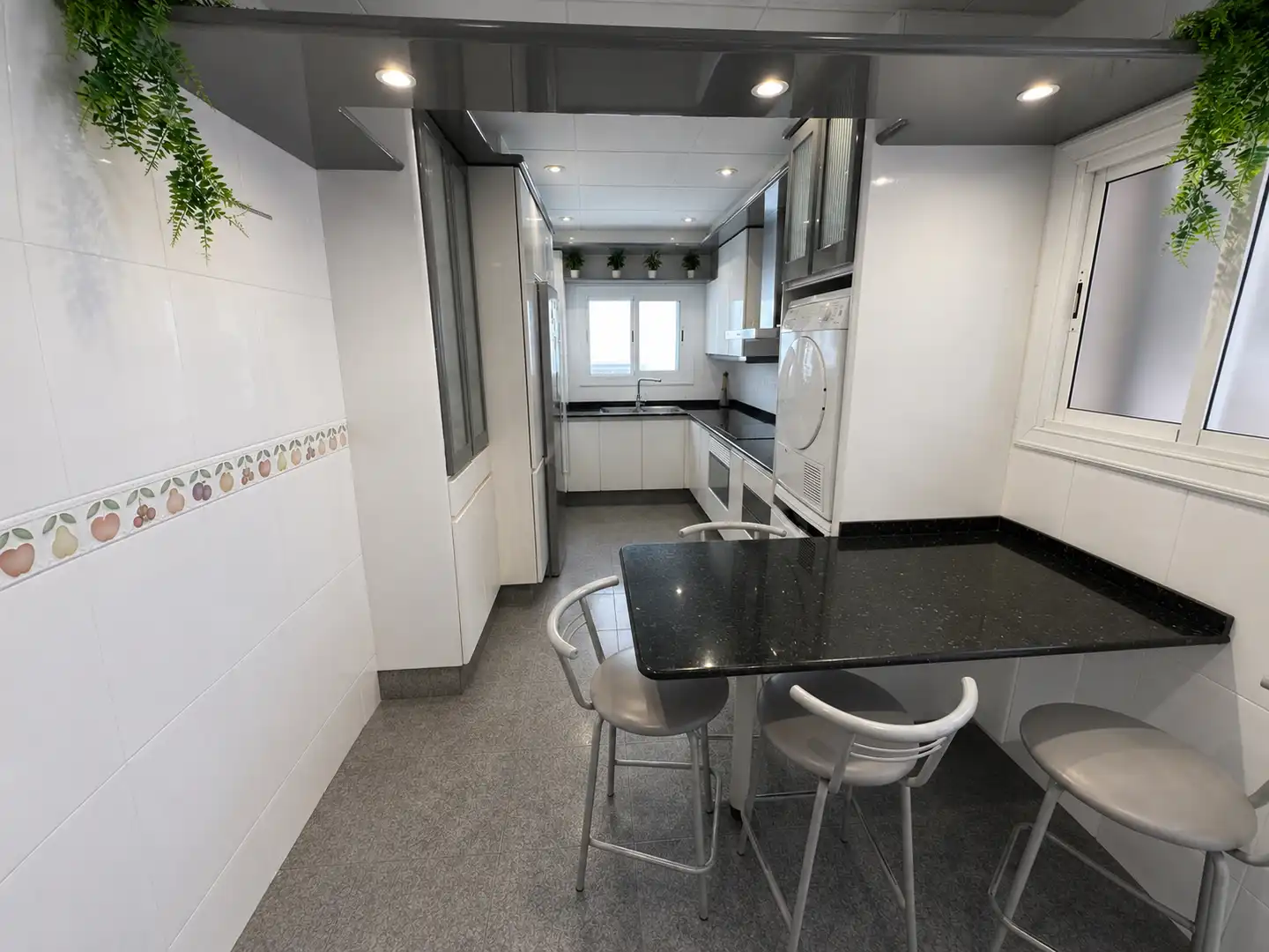 Cocina de Piso en venta en Sant Boi de Llobregat con Aire acondicionado, Terraza y Trastero
